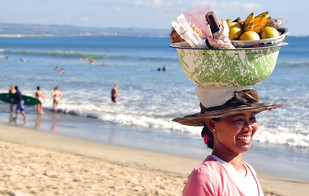 Strandverkäuferin in Kuta Bali