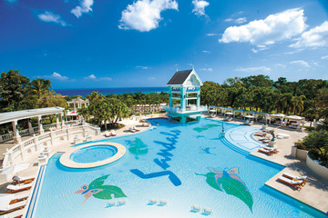 Pool des Sandals Ochi Beach Resorts