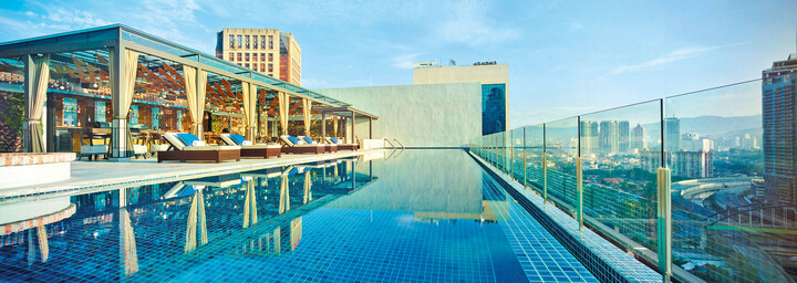 Pool des Hotel Stripes Kuala Lumpur, Autograph Collection