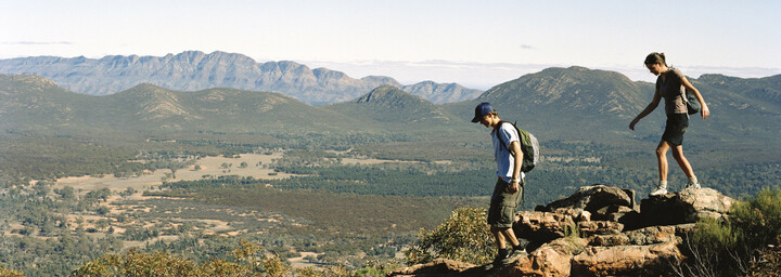 Wanderer auf dem Mt Ohlssen Bagge im Flinders Range
