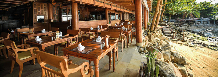 Restaurant & Bar "By the Sea" des Santhiya Koh Pangan Resort & Spa