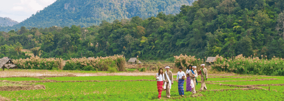 Menschen im Feld im Norden Thailands