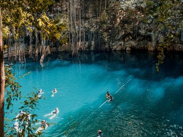Schwimmen in einer Cenote – ganz besonderes Erlebnis einer Mexiko-Reise