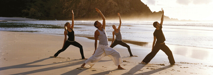 Yoga am Strand von Byron Bay 