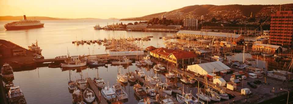 Hafen in Hobart bei Sonnenuntergang