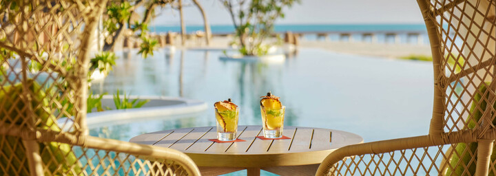 Poolbar im Kanuhura - A Sun Resort Maldives