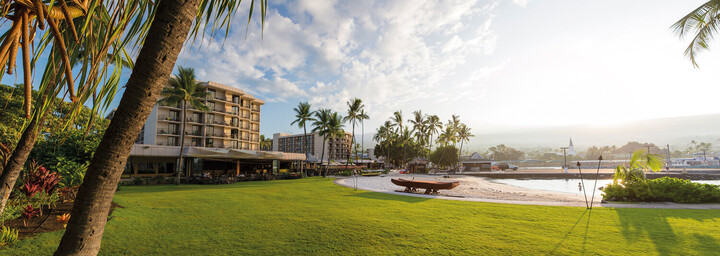Courtyard King Kamehameha's Kona  Beach Hotel von außen