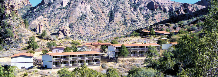 Außenansicht der Chisos Mountain Lodge 