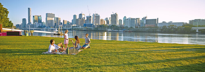 Brisbane Skyline mit Familie
