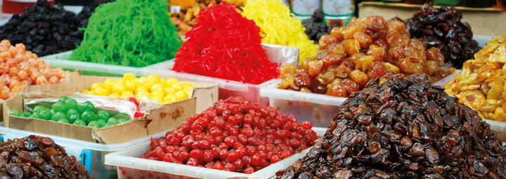 Marktstand mit Früchten und Gemüse in Vietnam
