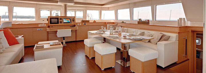 Dream Yacht Charter Aufenthaltsbereich